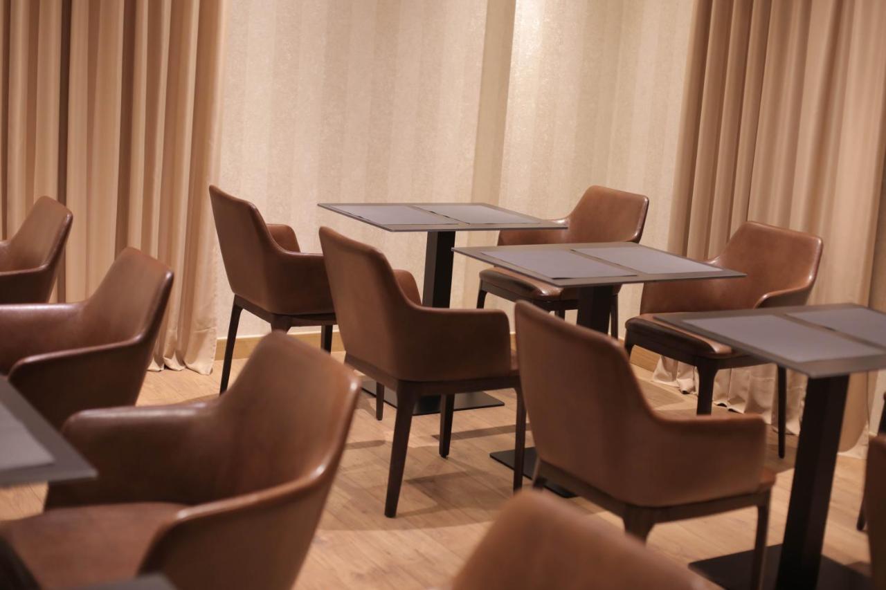 Richmond Hotel Korce Ngoại thất bức ảnh