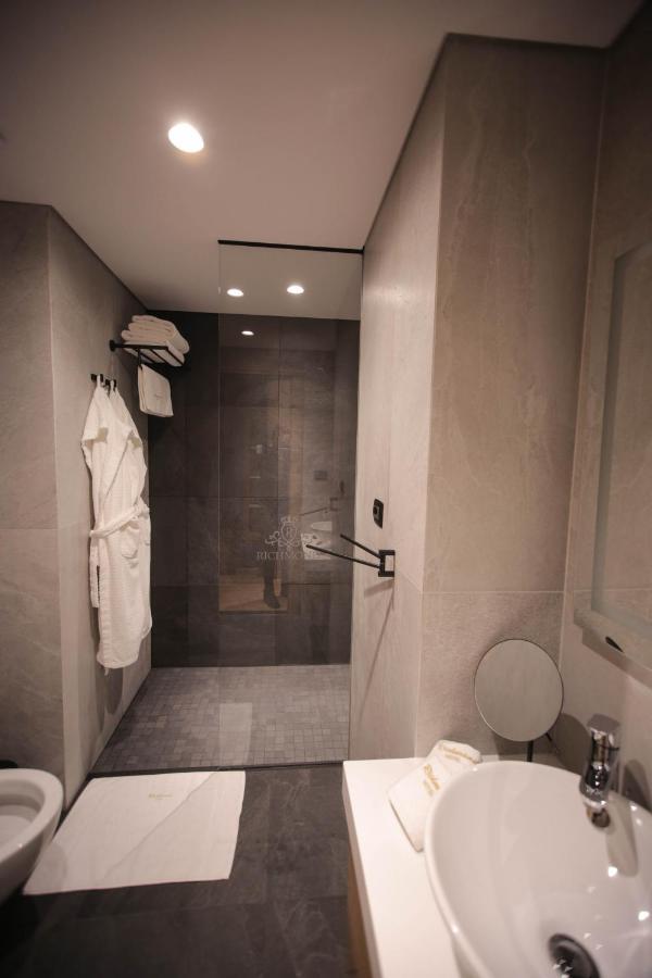 Richmond Hotel Korce Ngoại thất bức ảnh