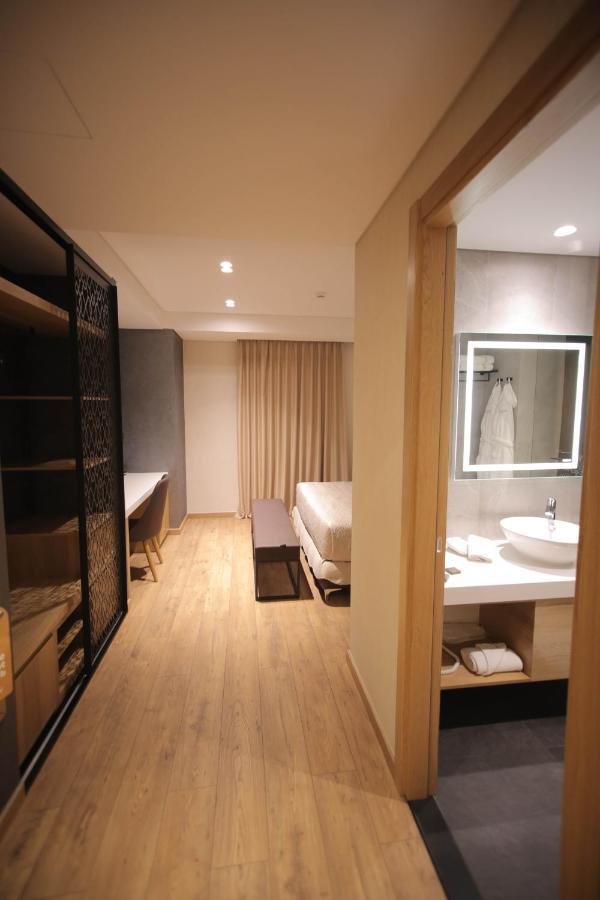 Richmond Hotel Korce Ngoại thất bức ảnh