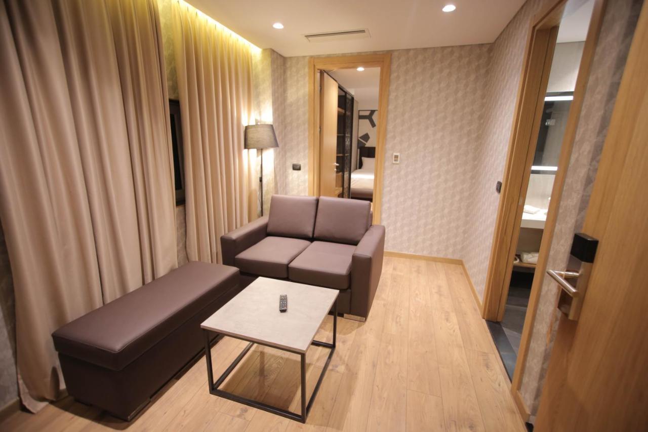 Richmond Hotel Korce Ngoại thất bức ảnh